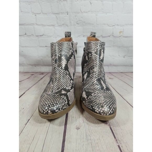 Universal Threads Ankle Boots Gray Snakeskin Women's Size 8.5 - Picture 3 of 9